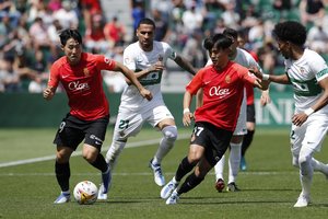 【ラ・リーガ分析】マジョルカのサッカー日本代表・久保建英は後半出場！「残留争いの消耗戦」で魅せた「“日韓の至宝”の鮮烈コンビネーション」【エルチェ対マジョルカ】(2)の画像