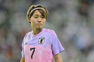 「ご兄弟で良い写真ですね」なでしこMF宮澤ひなたを空港に出迎えた兄との「自宅での兄弟2ショット」が話題に！「こういうのなんぼあってもいいですからね」と笑顔写真が心を掴むの画像