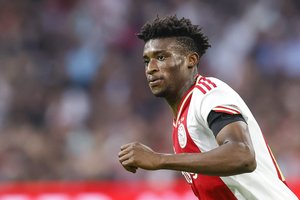 「次の100億円プレーヤーだ」圧巻ドリブル、豪快ゴールにアシスト、パス成功率100%…アヤックス所属「2000年生まれの逸材MF」によるCLプレー集が話題!の画像