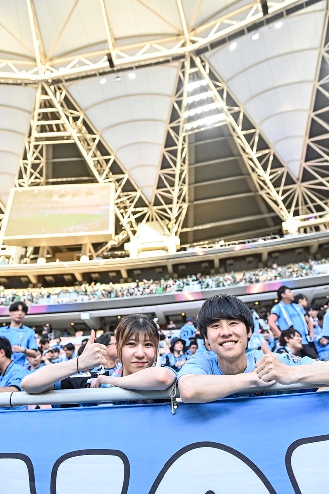【サポーターアルバム】アジア青覇を果たすべく700人の川崎サポーターがACLE決勝に駆け付けた！ 現地で声援を送ったサポーター写真72枚「アル・アハリー川崎フロンターレ(2)」の画像041