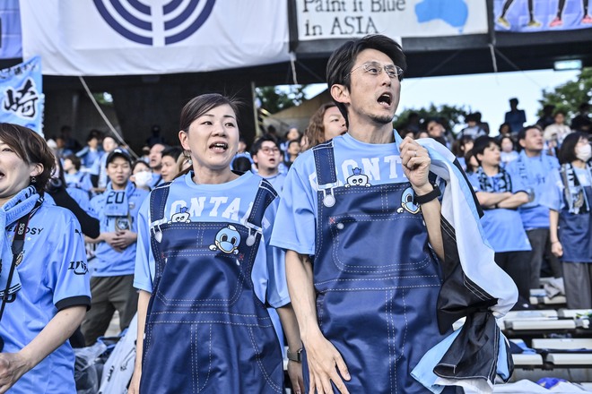 【サポーターアルバム】平日ナイターの試合前から駆け付けた川崎フロンターレのサポーター写真84枚！ 夕日に照らされながらの等々力ショット「川崎フロンターレー横浜FC」の画像062
