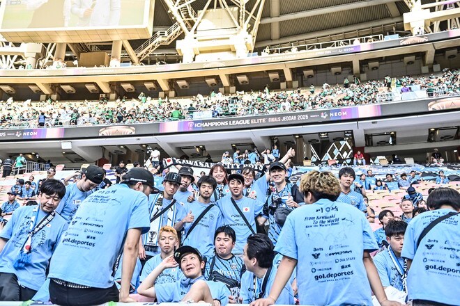 【サポーターアルバム】アジア青覇を果たすべく700人の川崎サポーターがACLE決勝に駆け付けた！ 現地で声援を送ったサポーター写真72枚「アル・アハリー川崎フロンターレ(2)」の画像022