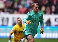 「ビールは最高にうまいだろうね」バイエルン・ミュンヘンの選手が妻とともにオクトーバーフェストに参加! 伝統衣装に身を包んだトーマス・ミュラーらが街を練り歩く!の画像
