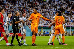 ワールドカップの2年前に発見された「原型」は、堂安律をも“完封”した「スクリーン」【オランダ代表たった1つのFKの裏に隠された「準備」と「胆力」そして「チーム力」】(2)の画像