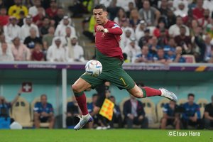 「完璧」「アラフォーの体じゃない」ポルトガル代表FWクリスティアーノ・ロナウドの鍛え抜かれた上半身に世界中からケタ違いの反応！ 中東に移籍しても変わらぬ美ボディにケタ違いの10万「いいね」の画像