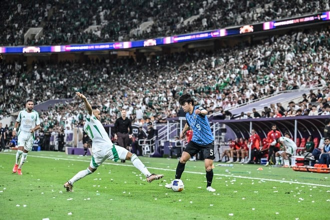 【川崎フロンターレアルバム】ACLE決勝で両SBとして奮闘した佐々木旭の写真40枚！ 試合後に見せた放心状態が表す、すべてを注ぎ込んだ姿「アル・アハリー川崎フロンターレ」の画像037