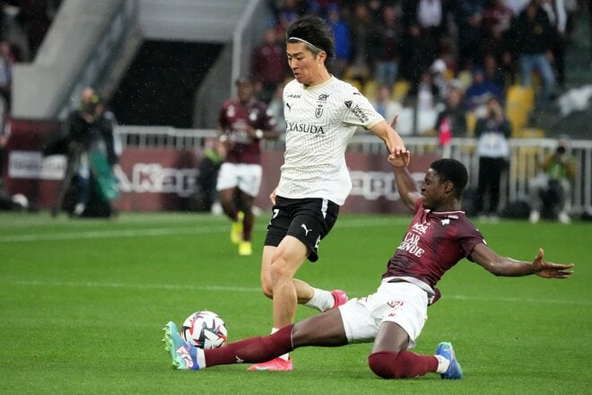 ｢珍しくブチギレ｣サッカー日本代表・中村敬斗｢封じられた｣勝利の方程式と伊東純也級｢最高クロス｣の供給者、最強パリSG戦で起こす｢3試合連続｣の奇跡【メスvsスタッド・ランス】中村敬斗PHOTOギャラリー15連写の画像009