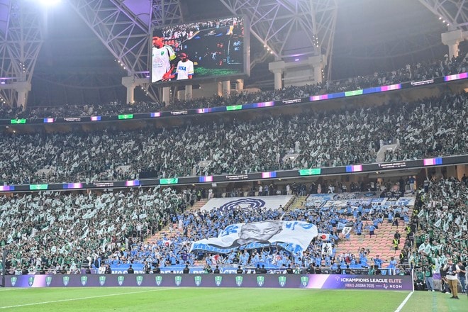 【サポーターアルバム】サウジアラビア・ジェッダ開催のACLE決勝に川崎サポーター700人が集結！ 現地で声援を送ったサポーター写真78枚「アル・アハリー川崎フロンターレ(1)」の画像020