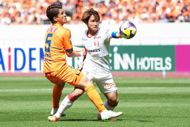 2連敗の｢19位｣名古屋と3連勝の｢5位｣清水が大舞台で激突、元サッカー日本代表が火花を散らした｢東海ダービー｣の意外な勝者と期待の新星【清水エスパルスvs名古屋グランパス】PHOTOギャラリー激闘25連写の画像004
