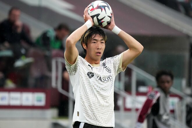 「すべてを懸けて頑張る」関根大輝が誓った最強パリSGとの決勝戦と「見習いたい」日本代表の先輩、「北中米W杯に出場できなくなる」プレーオフの行方【メスvsスタッド・ランス】関根大輝PHOTOギャラリー11連写の画像