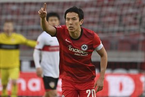 長谷部誠「自分で言うのも…」会見で語った異例のフランクフルト“指導者含み5シーズンオファー”に「人間性をすごく評価してくれている」感謝と「ひとつの壁」の画像