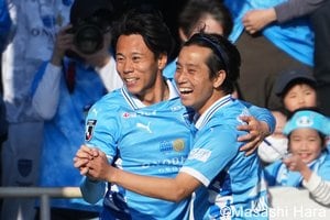 三ツ沢でのゴールラッシュ！“降格”横浜FCが大量5得点で“昇格”栃木シティに大勝！駒沢直哉が圧巻のヘッド4発！須藤大輔新監督が手にした初勝利！苦悩のパウロ＆武蔵…【横浜FCvs栃木シティ】激闘PHOTOギャラリーの画像