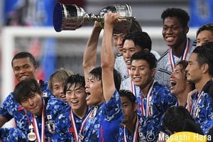 「日本代表の守備は当たりの質が違った」「韓国の選手はパニックになりかけていた」Jリーグのレベル向上を実感した韓国戦【ワールドカップへと続くサッカーE-1選手権「9年ぶりの優勝」の激論】(1)の画像