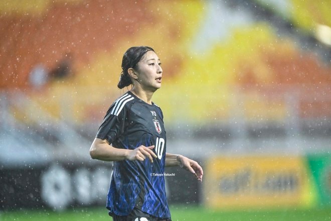 【塩越柚歩アルバム】E-1選手権最終戦で途中出場した「塩越柚歩の写真43枚」！ 雨に濡れながらも見せた華麗なプレー写真「なでしこジャパンー中国代表」の画像041