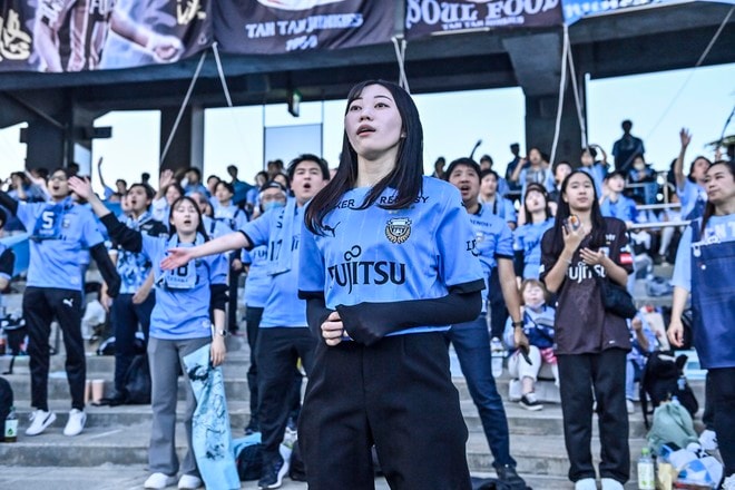【サポーターアルバム】平日ナイターの試合前から駆け付けた川崎フロンターレのサポーター写真84枚！ 夕日に照らされながらの等々力ショット「川崎フロンターレー横浜FC」の画像079