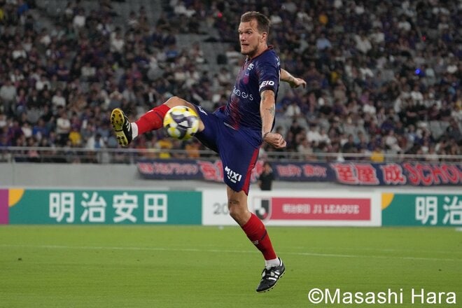 守護神のラストマッチ、｢ゴール裏のサポーター目がけて蹴れば入ると思った｣横浜FC櫻川ソロモンに先制点を許した元日本代表38歳が劇的な逆転弾【FC東京VS横浜FC】激闘PHOTOギャラリーの画像003