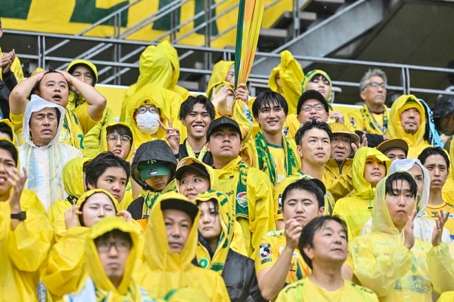 【千葉サポーターアルバム】雨の中で首位堅持のチームを後押しした「ジェフユナイテッド千葉のサポーター写真99枚」！ ゴール裏の熱狂ショット「ジェフユナイテッド千葉ーベガルタ仙台」の画像060