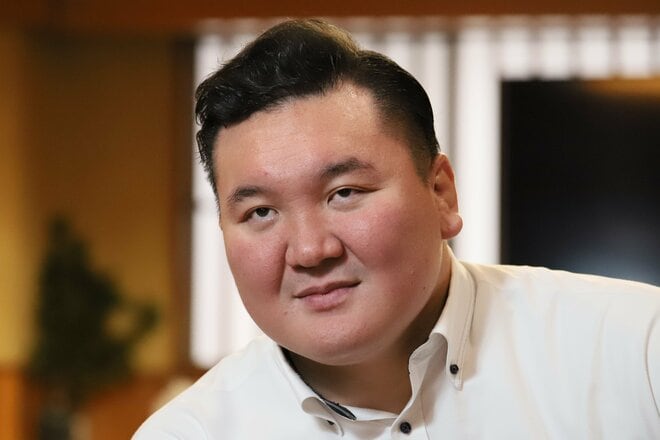 「背番号はやっぱり69」元横綱・白鵬が豪快ダイレクト弾!マジョルカ在住の日本代表レジェンドとの試合で「1ゴール2アシスト」大活躍の画像