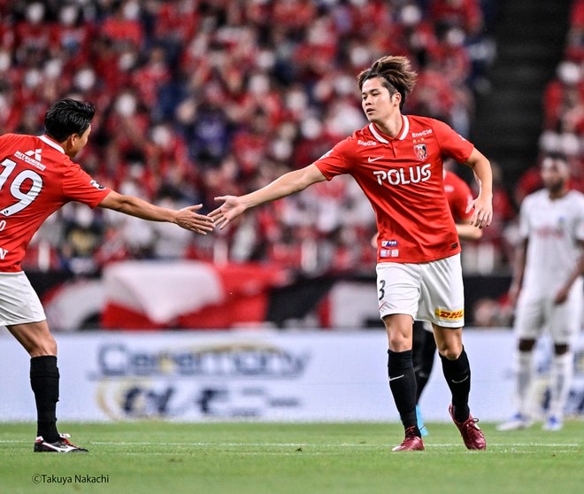 浦和レッズサポーターの試合前コレオが「世界にすら誇れる」「鳥肌モン」と絶賛! 埼玉スタジアムに降臨した「絶景ビジュアル」の画像
