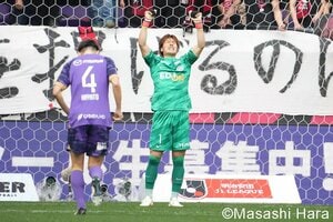 大住良之の｢この世界のコーナーエリアから｣第143回　大迫敬介に緊急提言｢GKとCBは取り替え式を履け｣(2)天才プスカシュ擁する世界最強チームを撃破した｢天の恵み｣と｢スタッド革命｣の画像