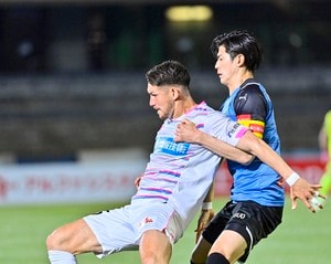 川崎300勝達成！ (2)「3試合未勝利の鳥栖」に苦しんだ“ズレ続けた90分”の画像