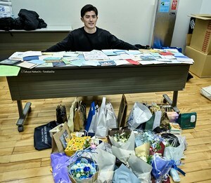 「異国の地でもイケメンやってるな」サッカー日本代表・谷口彰悟がアルラヤン移籍で「背番号入りユニフォーム姿」公開！ 新チームメイトに歓迎される姿などに、「その色で3番はもうマルディーニなのよ」の声もの画像