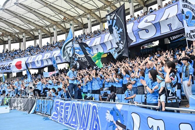 【サポーターアルバム】完封勝利後に笑顔＆万歳見せた「川崎フロンターレの試合後のサポーター写真83枚」！ ホーム連勝を熱狂的サポート「川崎フロンターレーセレッソ大阪」の画像064
