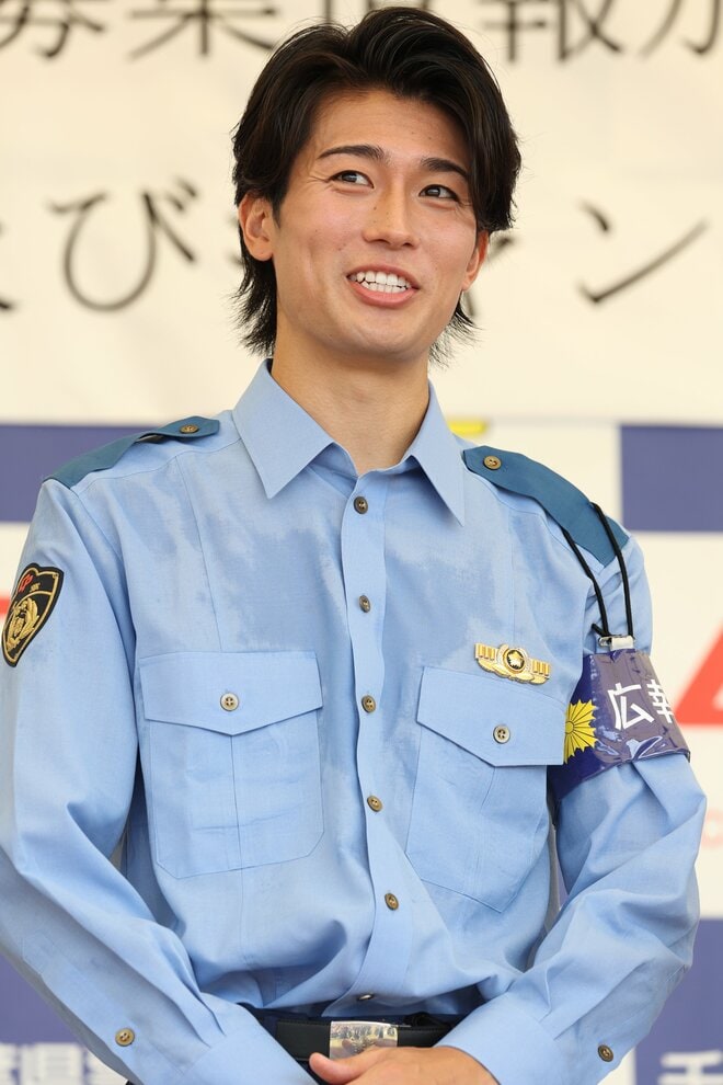 【画像23枚】中村敬斗の警官姿に｢カッコいい｣大歓声！千葉県警｢闇バイト防止｣イベント密着(2)革靴で神技リフティング！悩める中学生へ世界基準のアドバイスもの画像011