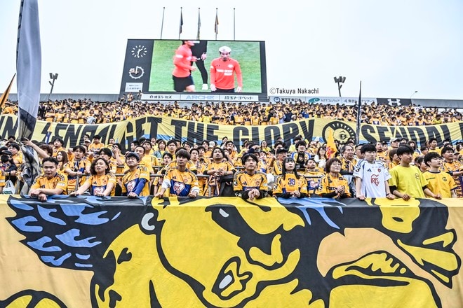 【サポーターアルバム】敵地で完敗も、試合後に大きな声で鼓舞したベガルタ仙台のサポーター写真63枚! 人数&声量で圧巻!!「RB大宮アルディージャーベガルタ仙台」の画像
