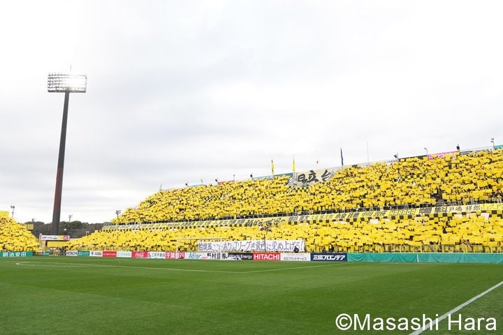 ｢めちゃくちゃ素敵｣｢来年も続けてなら優勝だ｣柏の応援番組MC石崎日梨が｢かけがえのない一年｣の秘蔵＆新旧ユニショット公開！｢まさにレイソルの勝利の女神様でした！｣
