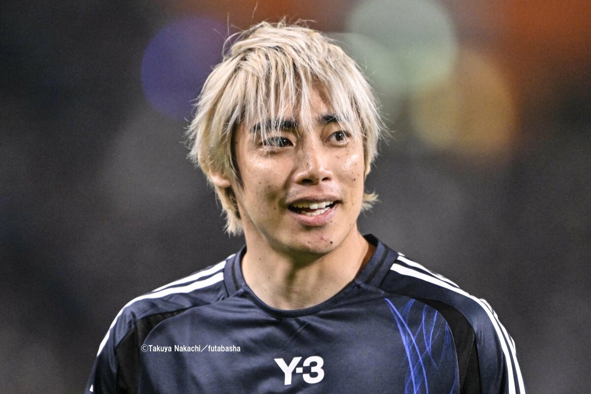 伊東純也、古巣ヴァンフォーレ甲府を訪問 プロの原点で誓った「初心を忘れず」