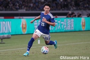 ｢この男最高だろ｣代表2キャップ目の塩貝健人の“猛烈プレスバック＆強烈ショルダー”のギラつきシーンに反響！｢ギラギラしていて良いねぇ｣｢ナイスファイト｣の画像