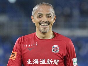 ｢ボールが喜んでる！｣元日本代表MF小野伸二氏が｢現役時代と変わらない神業｣を次々と披露！神トラップ連発に｢永遠に見てまう｣の画像