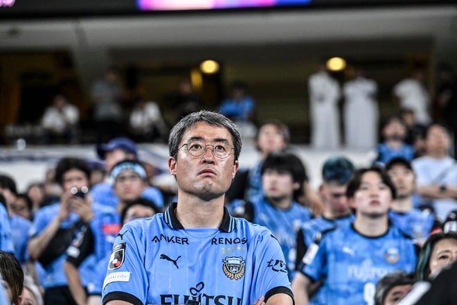 【サポーターアルバム】ACLE決勝で敗退した川崎サポーターの涙の姿……試合後、現地で感情を爆発させたサポーター写真51枚「アル・アハリー川崎フロンターレ」の画像005