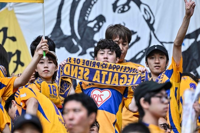 【仙台サポーターアルバム(1)】千葉戦に2000人が駆け付けたベガルタ仙台のサポーター写真99枚！ 雨中で声援鳴り響かせた「ジェフユナイテッド千葉ーベガルタ仙台」の画像091