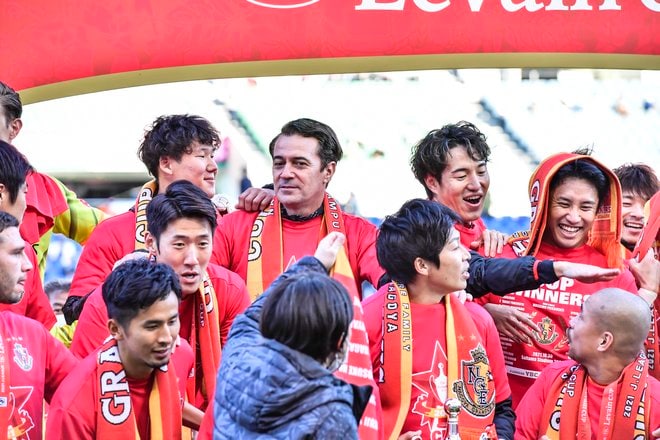 【ルヴァンカップ初優勝】名古屋11年ぶりのタイトルを呼んだ「追加点後のベンチ」での「ある出来事」【名古屋グランパスvsセレッソ大阪】監督と選手の「名古屋ファミリーのために」(1)の画像