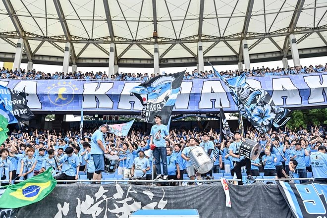 【サポーターアルバム】完封勝利後に笑顔＆万歳見せた「川崎フロンターレの試合後のサポーター写真83枚」！ ホーム連勝を熱狂的サポート「川崎フロンターレーセレッソ大阪」の画像049