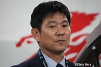 ｢ポイチさん、めっちゃ笑顔｣森保一監督が音楽業界のフットサル大会で“ハイテンションツーショット”に応じる！ 想像以上の｢にこにこ｣に｢お宝写真じゃ！｣