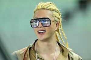 「ローランド様キラッキラしてた」大阪ダービーに“公認セレ男”ローランドがピンクユニ姿で先頭に立って入場！「最後に香川とローランドが握手ってのが良い」との声の画像