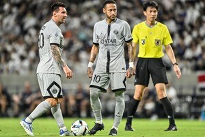 ブラジル代表FWネイマールがガンバ大阪の選手の息子にプレゼントを贈っていた！”親密な3ショット”公開に「うおお、スゲー」「これは嬉しい」の声の画像