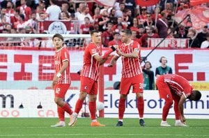 PHOTOギャラリー「ピッチの焦点」フライブルグ堂安律がスタメン出場したボルシアMG戦【ブンデスリーガ第６節　フライブルグｖｓボルシアＭＧ ２０２２年９月１１日（日本時間２４：３０キックオフ）】（渡辺航滋撮影）の画像