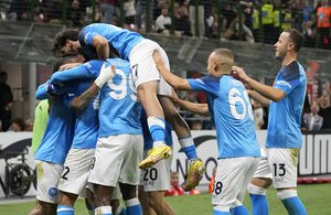 「コウモリめちゃいる」ナポリが”ハロウィン仕様”のユニフォームを発表! 「最高にイカしてます」「これは苦手な人いるんじゃないか」と賛否両論の画像