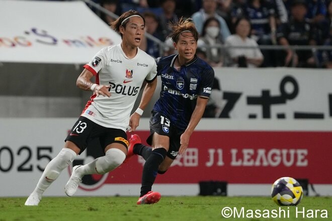 宇佐美貴史らの推進力で主導権を握ったガンバ、復帰の渡邊凌磨や助っ人の投入で浦和が一発を狙うも…試合を決めたのは夏加入MFのエリア外ミドル弾【ガンバ大阪vs浦和レッズ】激闘PHOTOギャラリーの画像006