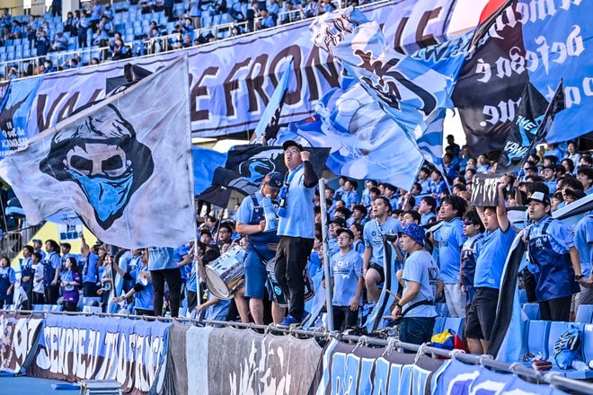 【サポーターアルバム】平日ナイターの試合前から駆け付けた川崎フロンターレのサポーター写真84枚! 夕日に照らされながらの等々力ショット「川崎フロンターレー横浜FC」の画像