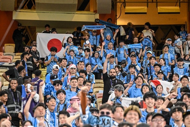 【サポーターアルバム】クラブ史上初のACLEファイナリスト、Cロナウドらスター軍団撃破を導いたサポーター300人の「勝利の記念集合写真37枚」！「川崎フロンターレ―アル・ナスル」の画像011