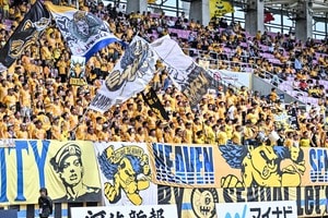 「素敵なコレオ」「美しすぎるわ！」J2仙台が要塞・ユアスタで披露した「巨大コレオ」が圧巻すぎる！1万8千人が後押ししたビジュアルに「世界無形文化遺産認定」の声の画像