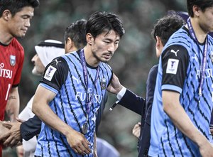 川崎・家長昭博がACLE敗退後に語った「キャリアの終盤の中で悔しい」の悔しさと、「ここまで連れてきてくれた」のチームメイトへの感謝。「彼らはまたこの舞台に帰ってきて取ってくれる」の画像