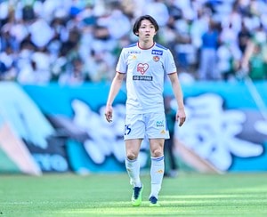 【J2「2強の熱狂と歓喜」】3位・ファジアーノ岡山は外国人選手の3発で2強を猛追、2位・横浜FCはエース小川航基の「21得点目」で「ひと皮剥けた」！ベガルタ仙台は数的不利から“魂のヘッド”で追いついた!!【戸塚啓のJ2のミカタ】(2)の画像