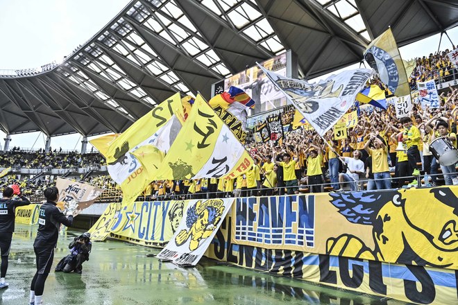 【仙台サポーターアルバム(2)】雨の試合に2000人！ 現地撮影した「ベガルタ仙台のサポーター写真99枚」！「ジェフユナイテッド千葉ーベガルタ仙台」の画像038
