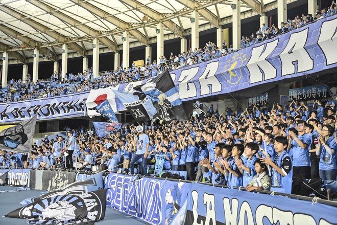 【サポーターアルバム】浦和相手に連勝止まるも、悔しさを声援に変えた「川崎フロンターレのサポーターの試合後の写真41枚！「川崎フロンターレー浦和レッズ」の画像021